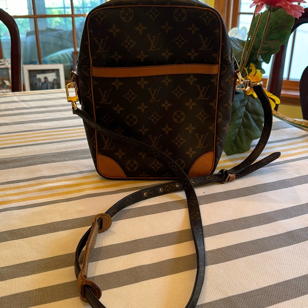 LV  large Danube Bag vintage with  dust cover unbranded